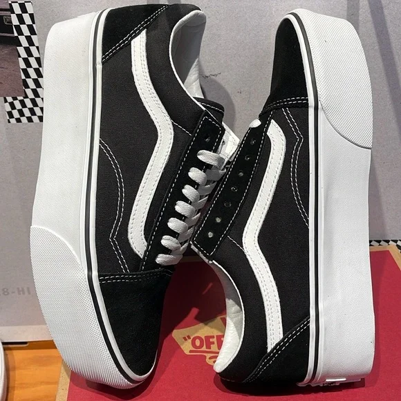 Vans Men’s Old Skool Stackform Suede/Canvas Black/True Wht
VN0A7Q5M6BT Platforms - Picture 14 of 16